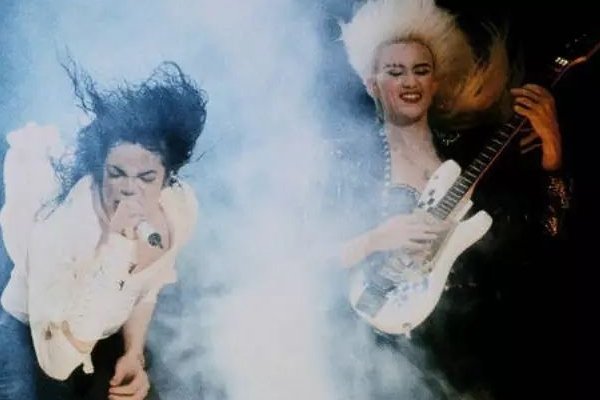 迈克尔杰克逊的女吉他手叫什么?