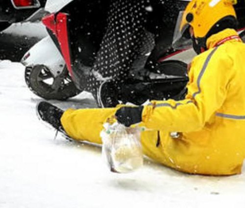 山东一外卖小哥凌晨2点顶风雪送餐,你支持这么晚点外卖吗?