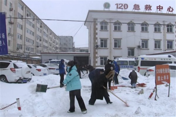 内蒙古特大暴雪：学校停课，机场关闭，当地现场的情况怎么样？