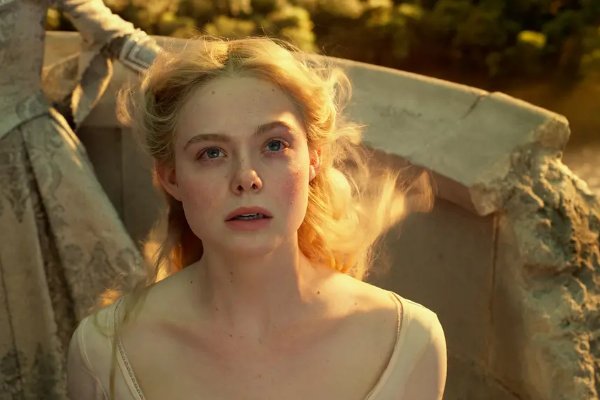 如何评价电影《沉睡魔咒2》？