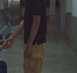 “踹肚、勒脖”四川一学生遭围殴，围观者称：别狠打头，会死！怎么回事？