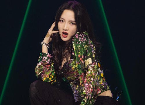 孟佳五公赢了张含韵，你觉得她俩谁的业务能力更胜一筹？