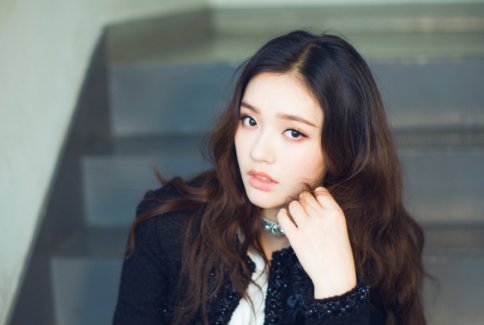 林允给客人化妆服务一条龙，景甜看求婚破防了，到底发生了什么？