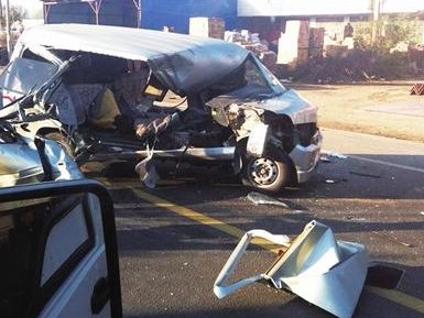 泰安一货车与面包车相撞，已致5人死亡，导致事故的原因是什么？