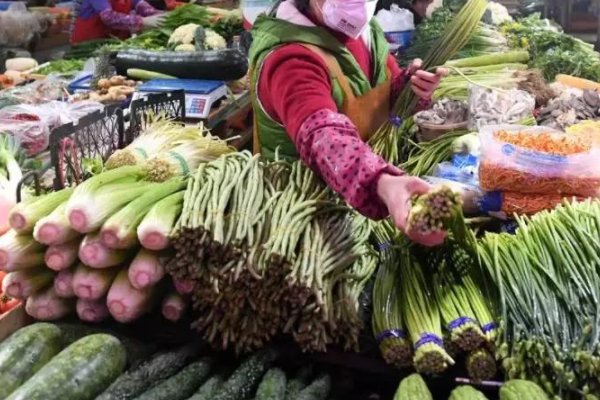 怎么看待34岁研究生菜市场摆摊卖鸡爪？