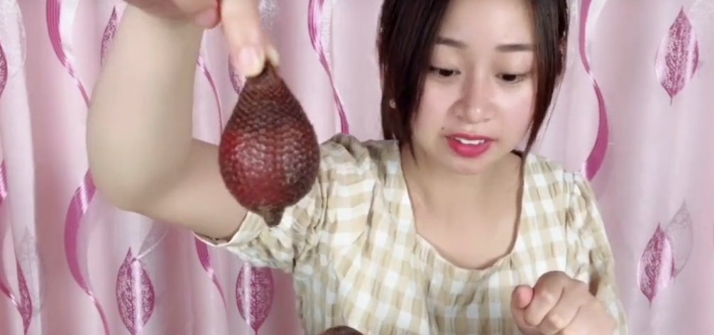 蛇皮果怎么吃图解