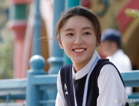 童瑶主演的电视剧《三十而已》中，观众为什么只骂林有有而不骂许幻山？