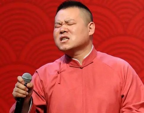 医生神似岳云鹏被误认求合影，岳云鹏算不算最大众脸的明星？