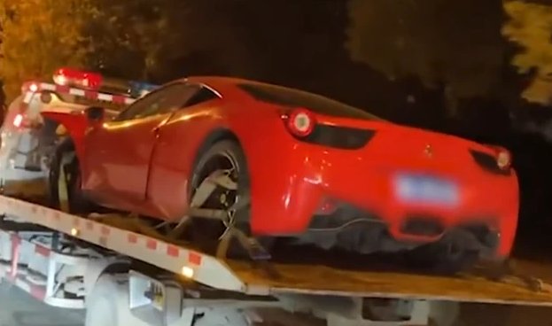 浙江义乌法拉利撞飞机,这究竟是怎么回事?