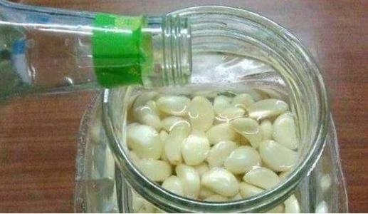 大蒜泡白酒有什么功能？