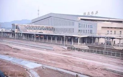 成都铁路局通报动车撞人事故，事故发生的具体情况是怎样的？