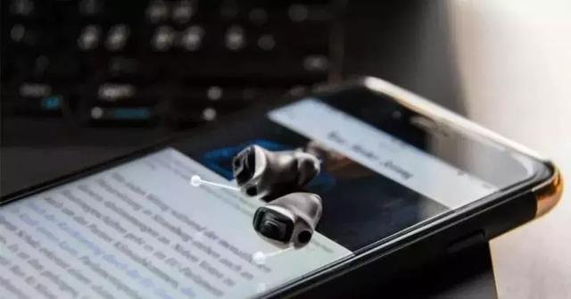 千手观音女孩16年后再看春晚，残疾人如何看电视？