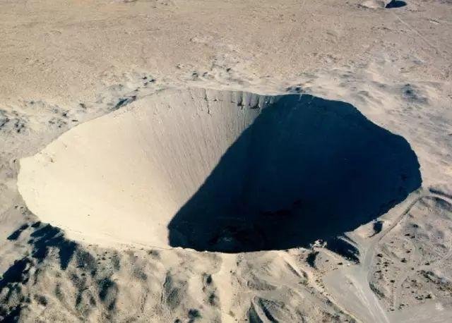 对于福岛核废水污染,俄罗斯科学家提出用氢弹轰击靠谱吗?