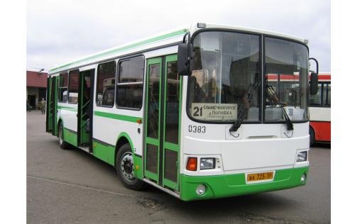 贵州坠湖公交司机52岁驾龄超20年，你怎么看待驾龄问题？