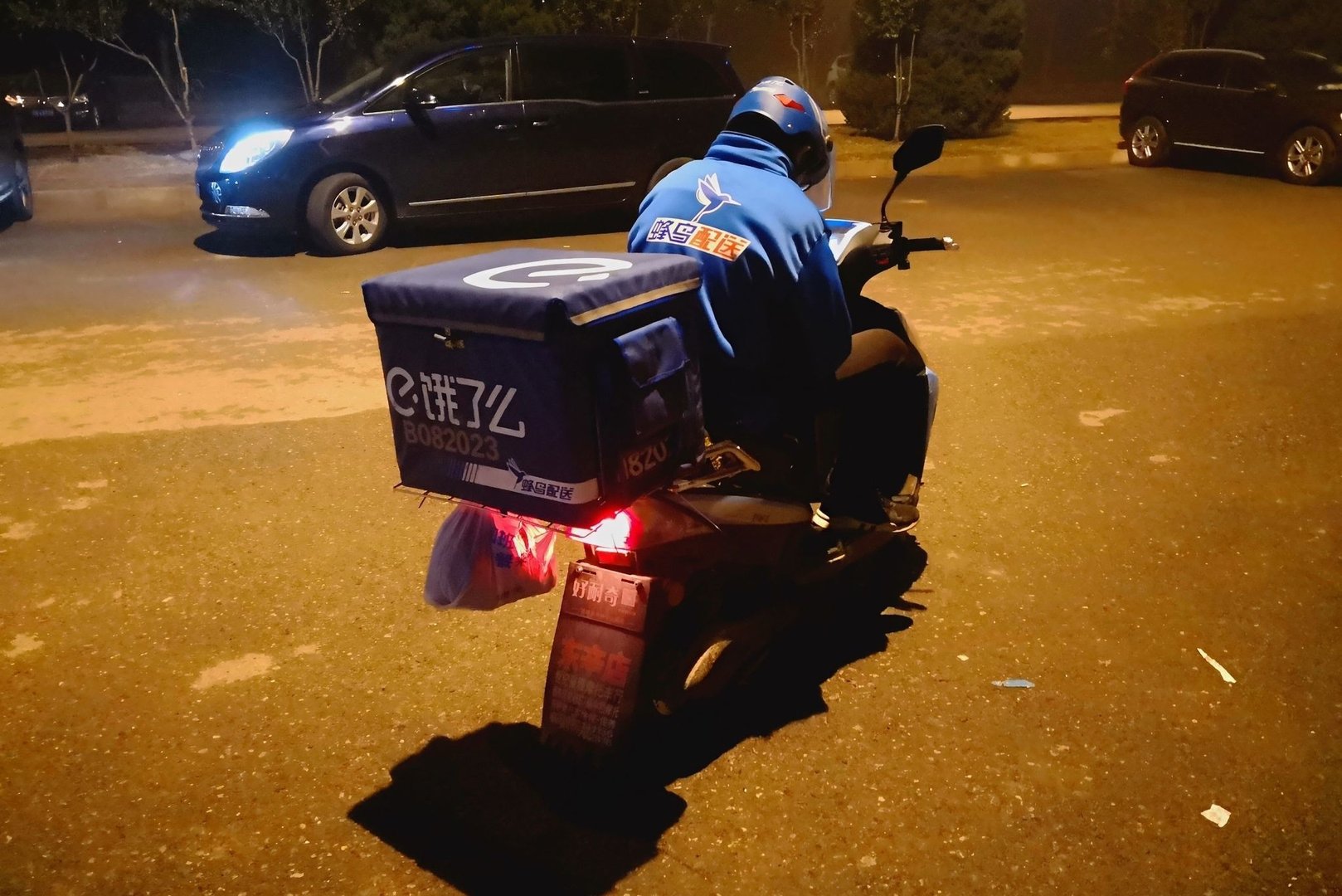 外卖员称月入两三万，你会选择去送外卖吗？