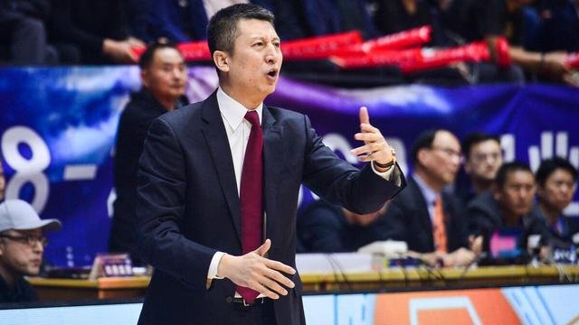 郭士强签约广州男篮，他的年薪会比辽宁时期高吗？