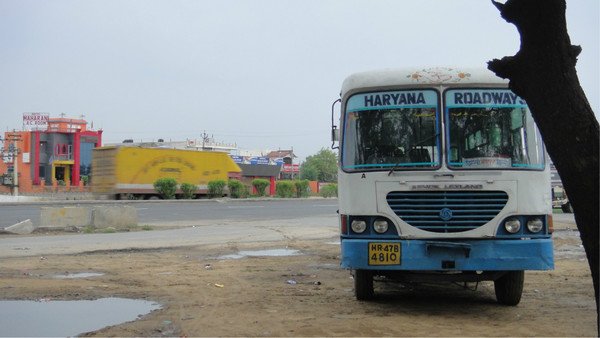 印度大巴坠桥造成什么样的伤亡?