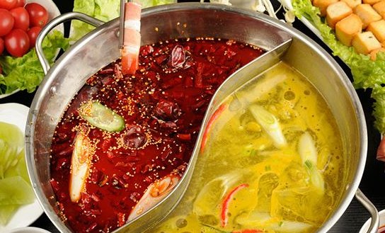 火锅店回收汤底变新油赚29万，这种油对身体有哪些伤害？