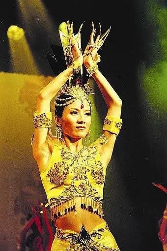 千手观音女孩16年后再看春晚，残疾人如何看电视？