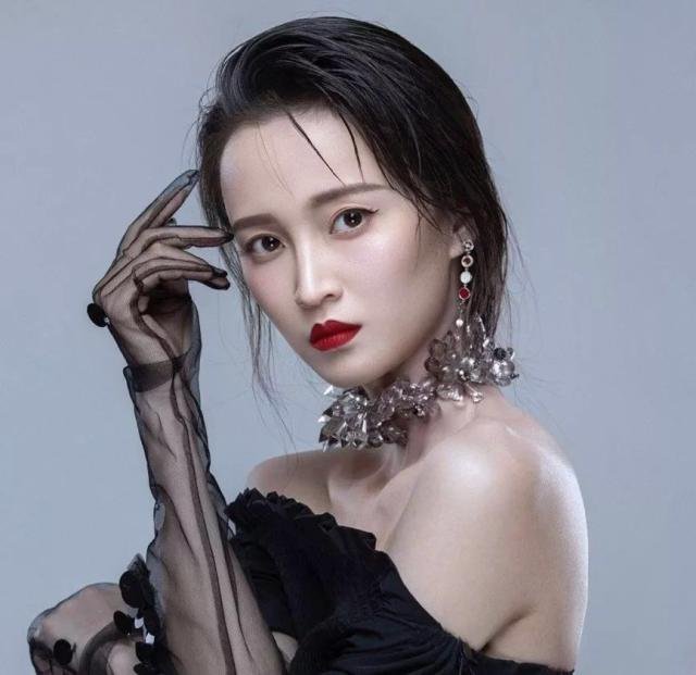 王彦霖新女友过往恋情被扒，情史丰富程度令人咋舌，王彦霖看上她什么了？