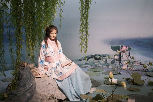 和王昭君一起和亲匈奴的还有四名宫女，她们后面怎么样了？