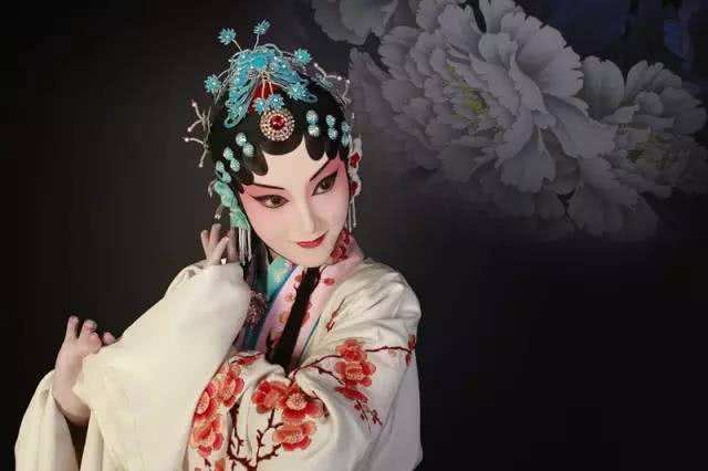 生旦净末丑哪个是女的