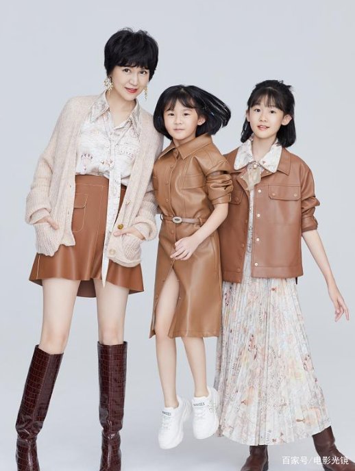 盘点娱乐圈中拥有最美大长腿的女星，看看哪位最逆天？