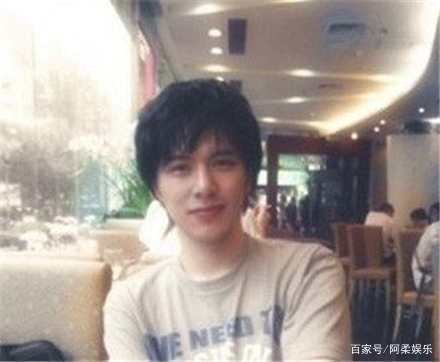 他是北京大学的传奇校草，因一张照片爆红网络，现状如何？
