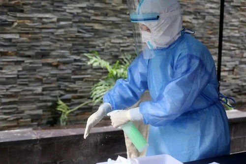 大连一新婚妻子上门做核酸检测丈夫没认出来，防护服捂的有多严实？