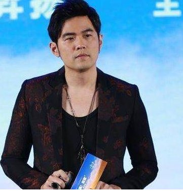 周杰伦为何凌晨跪地半小时?