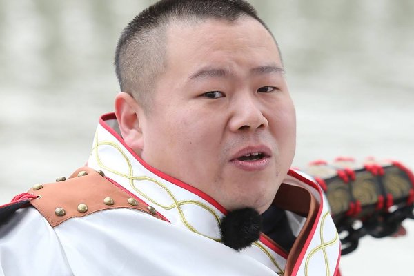 岳云鹏P图迪士尼在逃王子，为何这都能上热搜？