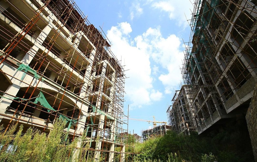 重庆南山的豪华别墅群，是如何变成烂尾楼的？