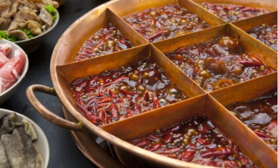 火锅店回收汤底变新油赚29万，这种油对身体有哪些伤害？