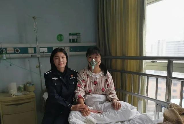 贵州95后女警狂爬23楼疏散火警住户，这位女警身上有哪些可贵的品质？