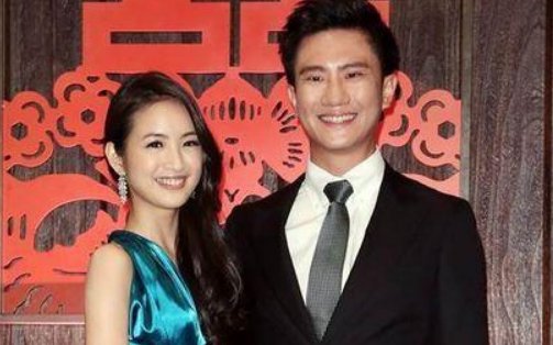 林依晨接受采访时摸了4次鼻子，从心理学的角度看，这代表什么？