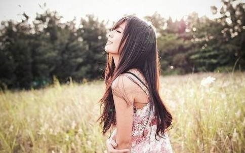 女孩子用自己的身体换取旅行，到底值不值？