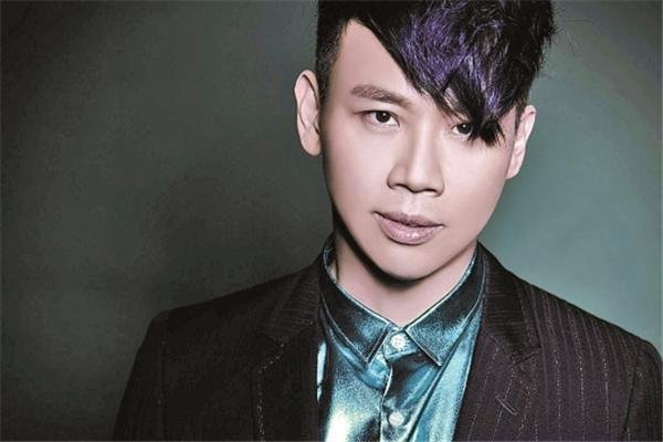 陶喆取出手指里15年的螺丝,这是什么原因造成的?