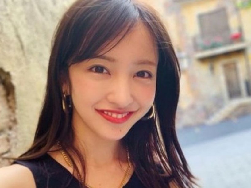 板野友美在综艺节目中宣布自己怀孕的消息,她的男友有何背景?