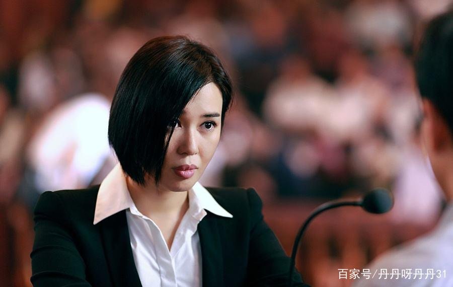 跟导演同居12年却惨遭分手，如今身价高达数十亿，这个人是谁？