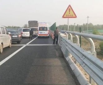 泰安一货车与面包车相撞，已致5人死亡，导致事故的原因是什么？