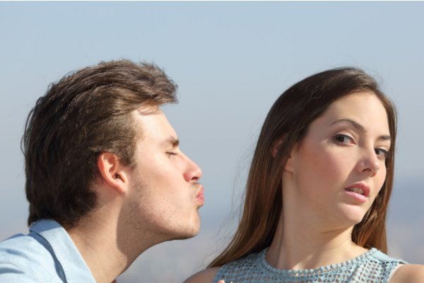 男朋友总是暗示要跟我上床怎么办？