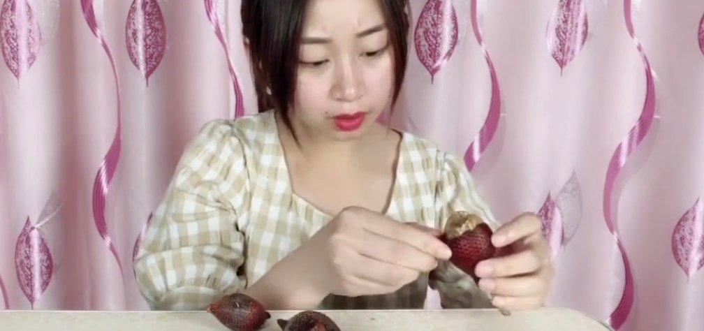 蛇皮果怎么吃图解