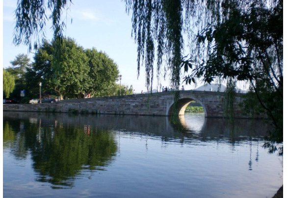 《饮湖上初晴后雨》这首诗的意思？
