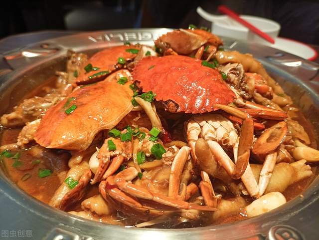 胖哥俩肉蟹煲被曝大量使用过期食材,你认为胖哥俩该如何整治?