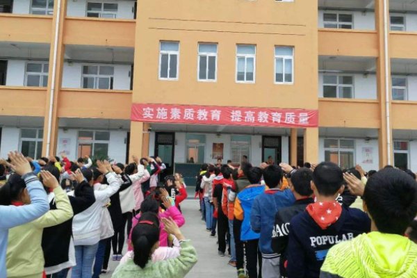 江苏启东3名六年级女生坠楼，事故发生的原因是什么？