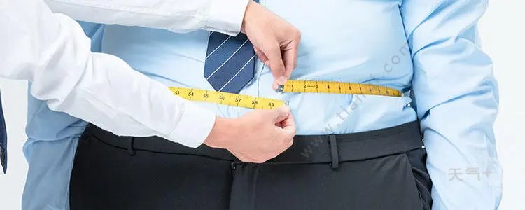 河南小伙因太胖被扣1万多工资，公司的做法合理吗？