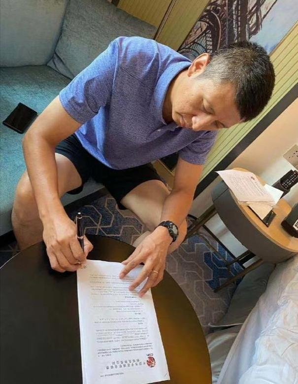 郭士强签约广州男篮，他的年薪会比辽宁时期高吗？