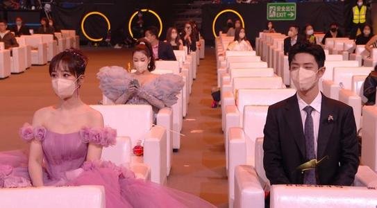 贾玲、杨紫错位图太搞笑了,你还见过明星们的哪些错位图吗?