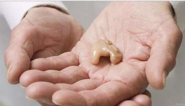 千手观音女孩16年后再看春晚，残疾人如何看电视？