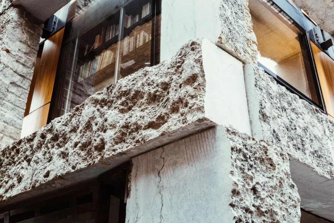 重庆南山的豪华别墅群，是如何变成烂尾楼的？